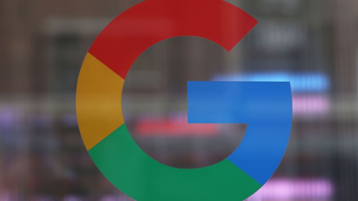 Bývalý pracovník Googlu čelí obvinění z krádeže AI technologie